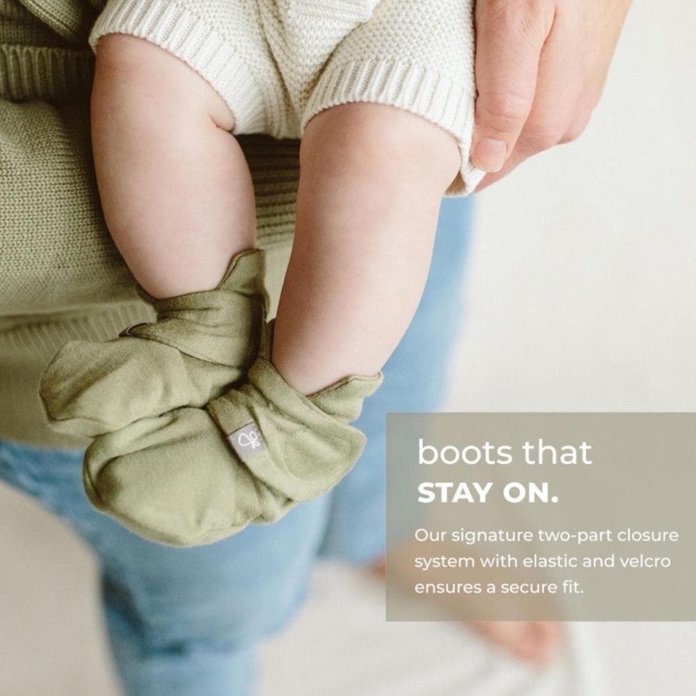 Goumi Green stay-on Baby Booties 3-6 months
